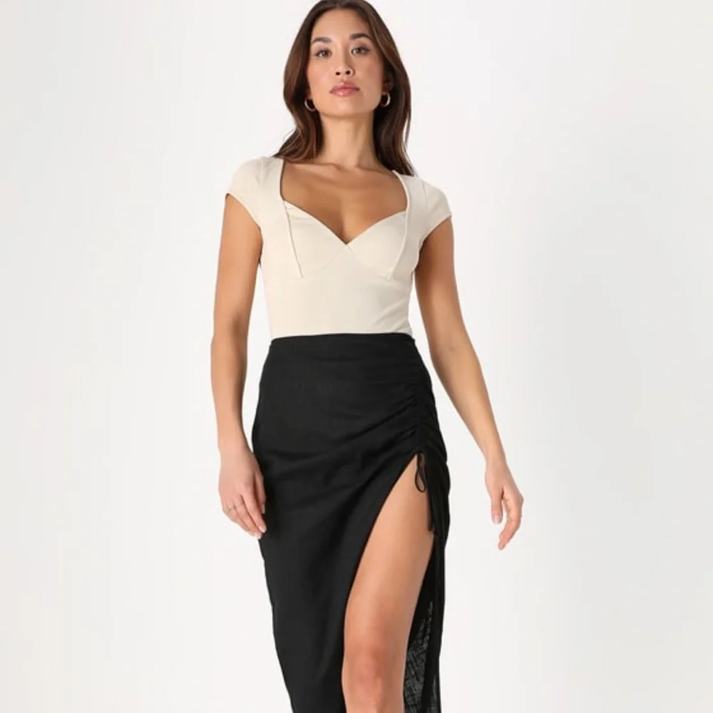 Beige Cap Sleeve Bodysuit - Picture 2 of 4